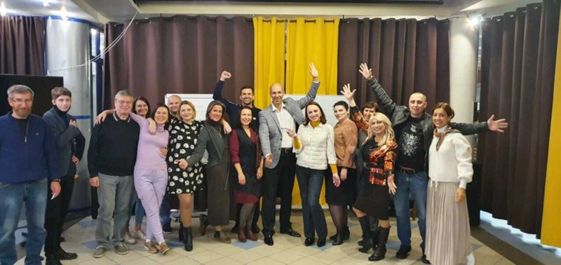Участники семинара Фёдора Конюхова в Галерее Сергиенко на общей фотографии